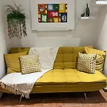 Charming House In With Shared Pool Apartment *