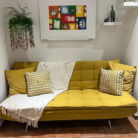 Charming House In With Shared Pool Apartment *