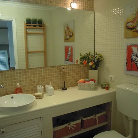 Apartment Charming House In With Shared Pool *